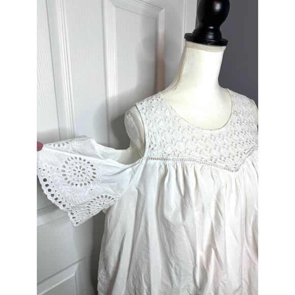 Crown & Ivy Womens Cold Shoulder White Eyelet Blouse Top Size 3X Boho Plus - Picture 1 of 7